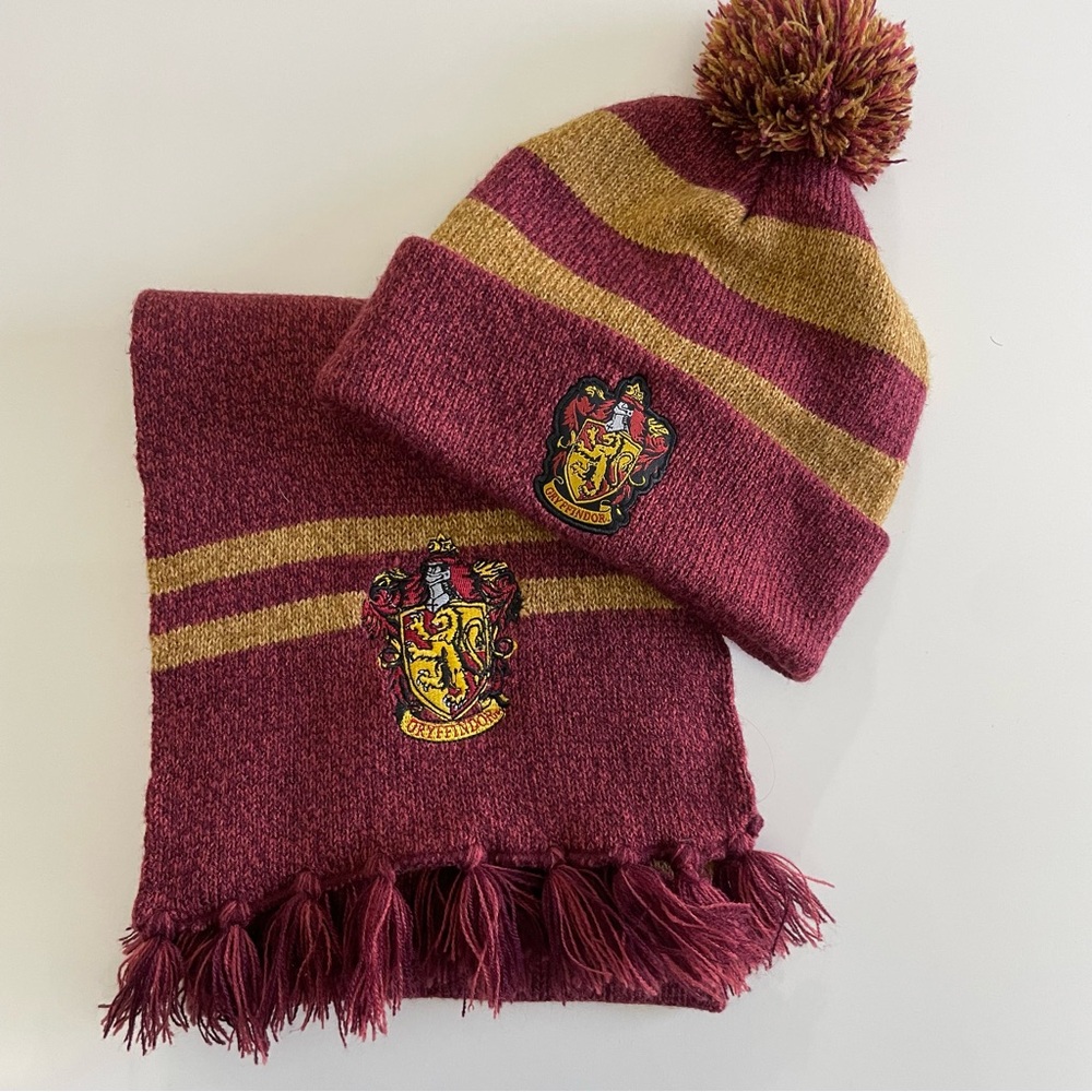 Harry Potter Maroon and Gold Striped Knit Scarf & Pom Beanie Set, Gryffindor - Picture 8 of 9